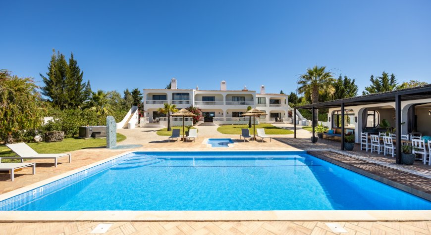 Villa Vale a Pena in Carvoeiro with private pool and jacuzzi